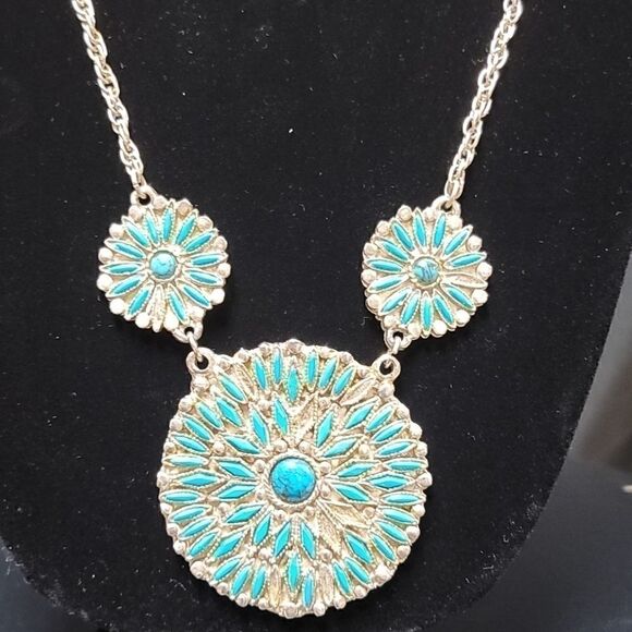𝅺SILVER AND TURQUOISE STATEMENT NECKLACE - Picture 2 of 6